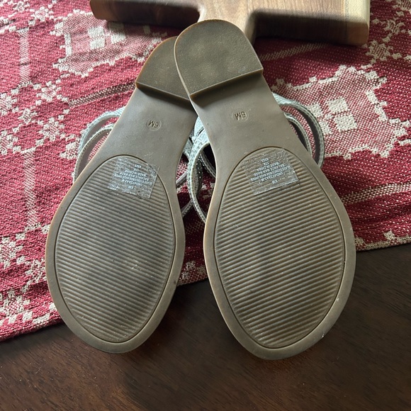 Unisa Women’s Sandals 6 NWOT - Picture 2 of 2